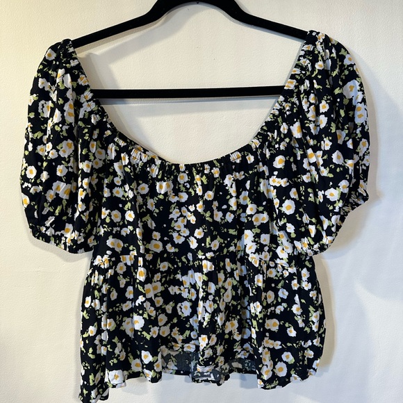 Abound Off Shoulder Floral Top - Picture 3 of 3
